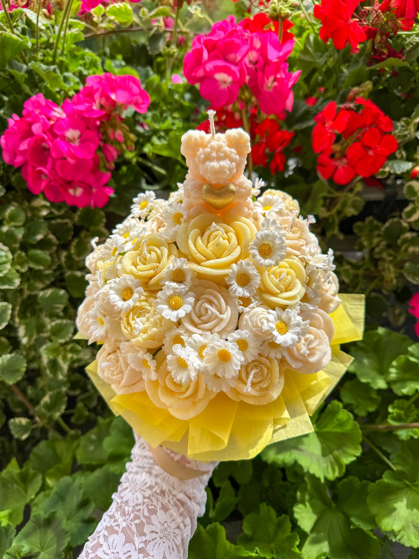 Kerzenstrauß mit Mini-Rosenbär