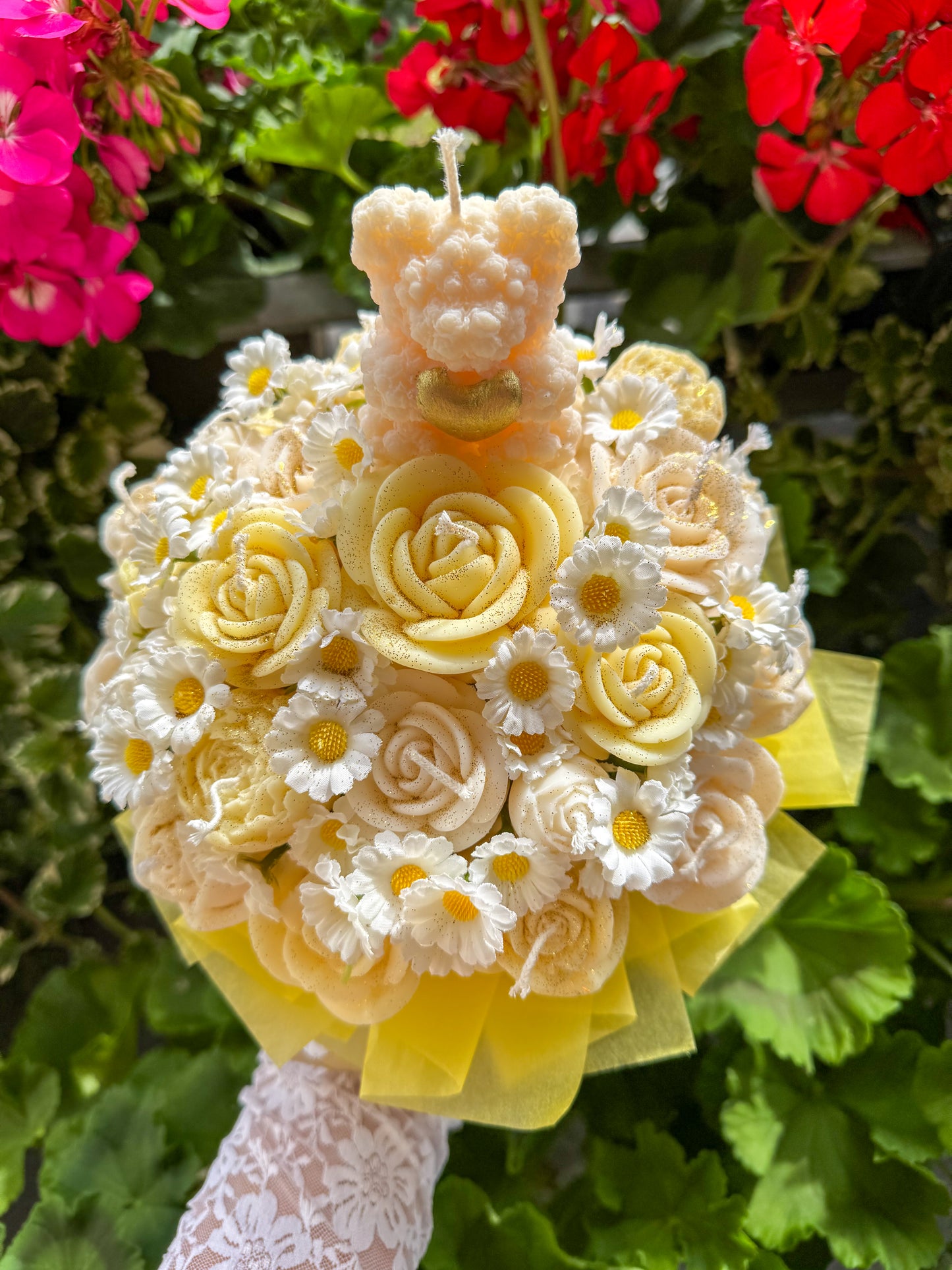 Kerzenstrauß mit Mini-Rosenbär